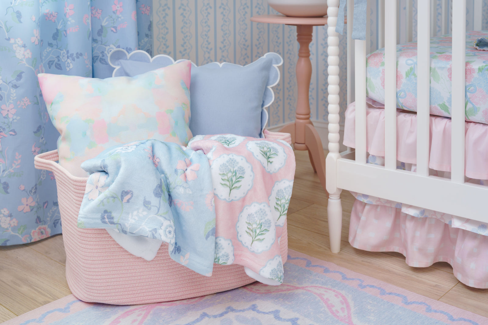 The Decor Capsule